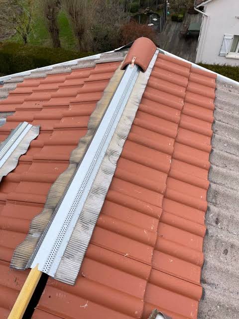 Pose de closoir ventilé sous faîtage